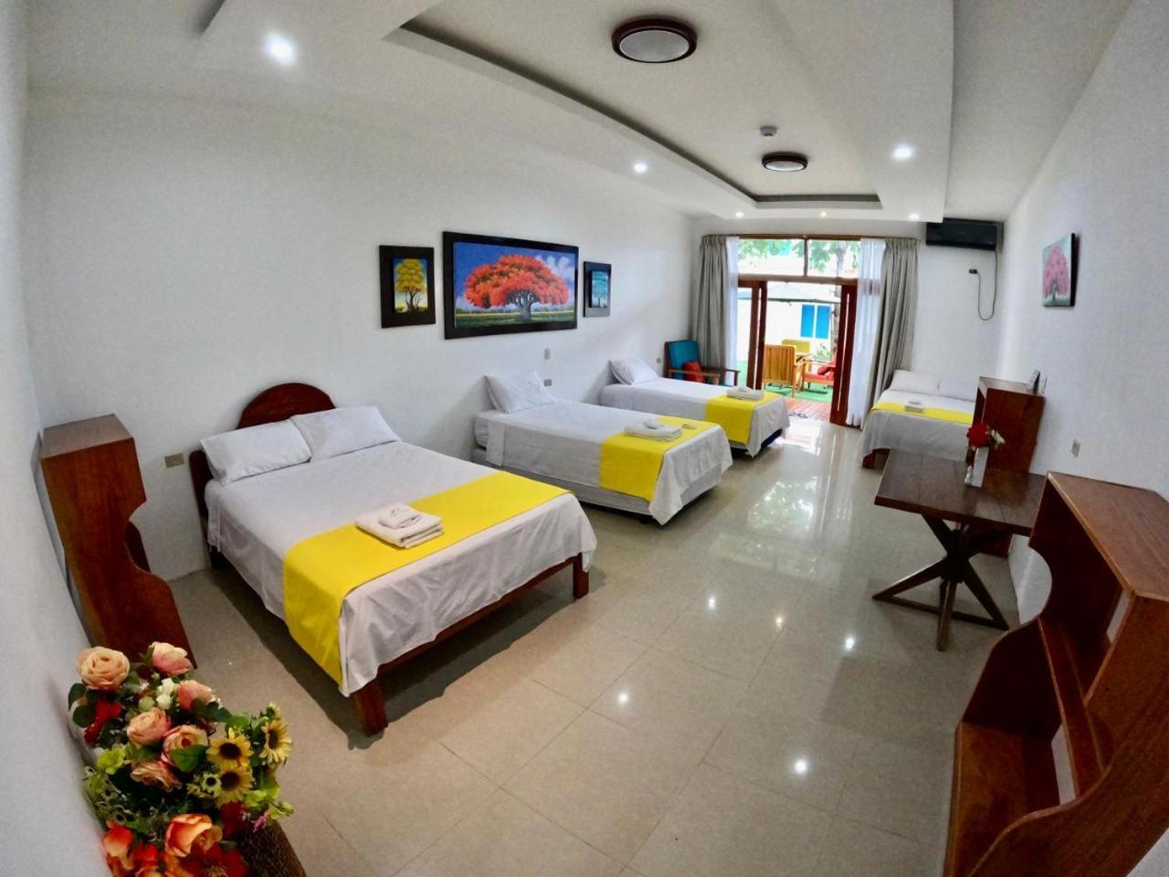 Galapagos Isabela Hotel Loja 푸에르토빌라밀 외부 사진