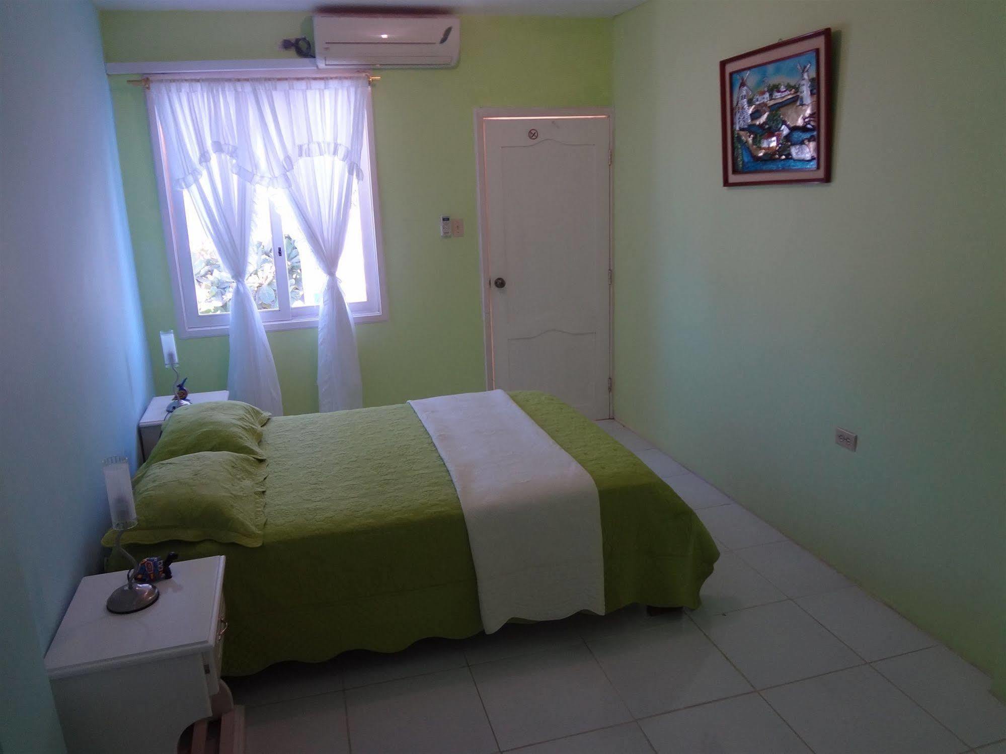 Galapagos Isabela Hotel Loja 푸에르토빌라밀 외부 사진